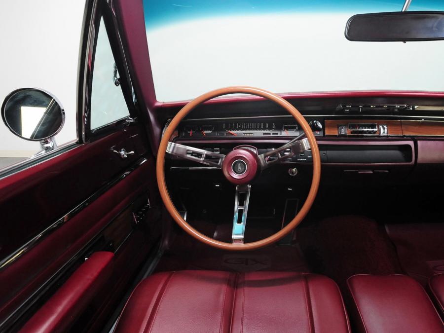  Plymouth GTX 426 Hemi 1968 года  (фото 6 из 12)